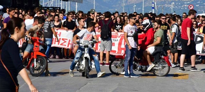 Πορεία διαμαρτυρίας μαθητών στην Αργολίδα -Δεν έχουν λεωφορεία να πάνε στο σχολείο